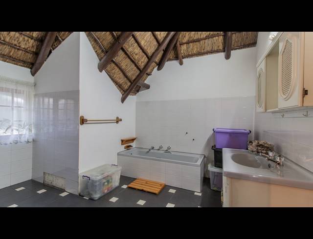 4 BEDROOM HOUSE FOR SALE IN SENDERWOOD